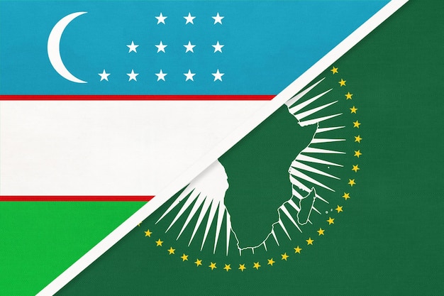 Nationalflaggen der Afrikanischen Union und Usbekistans vom afrikanischen Textilkontinent gegen das usbekische Symbol
