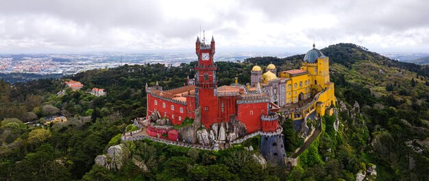 Nationalpalast der Region Pena Sintra Lissabon Luftdrohnenpanorama des berühmten Ortes in Portugal