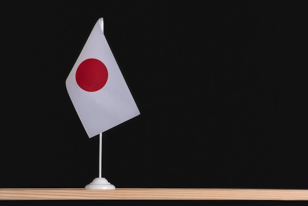 Nationaltisch Flagge von Japan auf schwarzem Hintergrund Weiße Flagge mit rotem Kreis