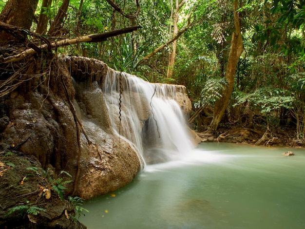 Natürliche Anziehungskräfte des Thailand-Wasserfalls