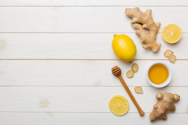 Foto natürliche hausmittel gegen erkältung und grippe natürliche inhaltsstoffe zur stimulation des immunsystems und zum schutz vor viren draufsicht flach liegend