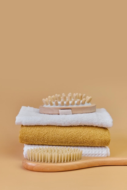 Natürliche Massagebürsten und Handtücher für die Spa-Massage
