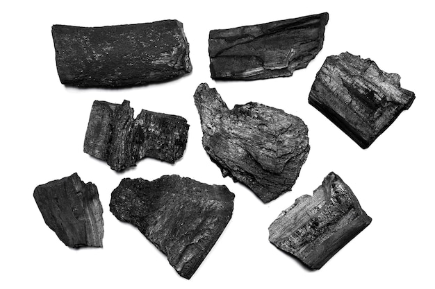 Natürliche schwarze Holzkohle aus altem Baum Holzreiche Energiekohle für Wärme im Winter oder für den Haushalt