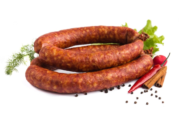natürliche Schweine- und Hühnerwurst mit feinem Schmalz auf weißem Hintergrund