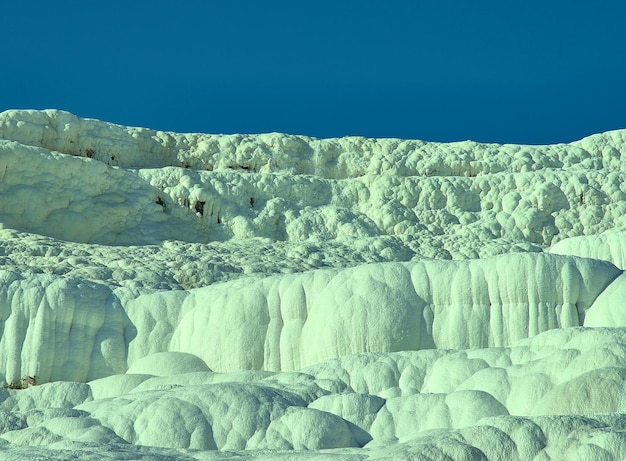 Natürliche Travertinbecken in Pamukkale