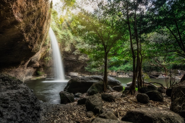 Natürlicher Haew Suwat Wasserfall