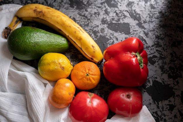 Natürliches organisches hässliches dotty Gemüse und Früchte vom Garten