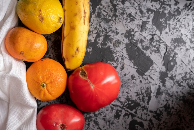 Natürliches organisches hässliches dotty Gemüse und Früchte vom Garten