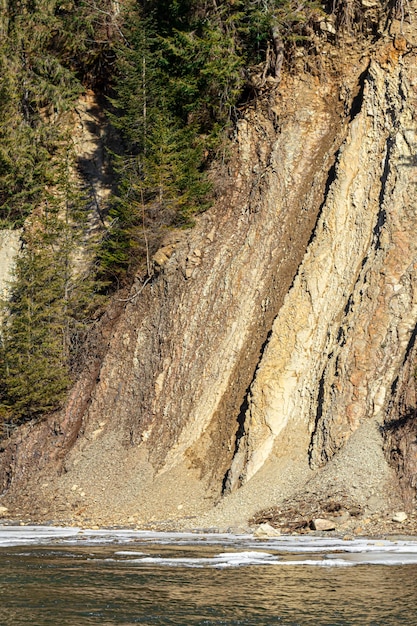 Natur der Westukraine Berge Flüsse und Wälder Zufluchtsort für Kriegsflüchtlinge Abfahrt aus den besetzten Gebieten Krieg in der Ukraine