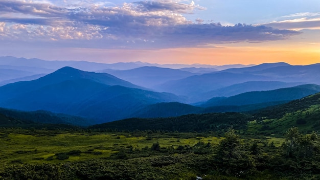 Natur Landschaft Karpaten wüten Touristenorte der Ukraine Klarer Sommertag