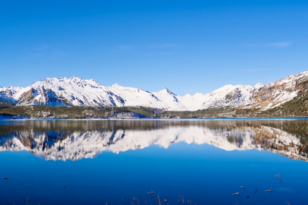 Natur Schnee See Berge spiegeln Landschaft 4