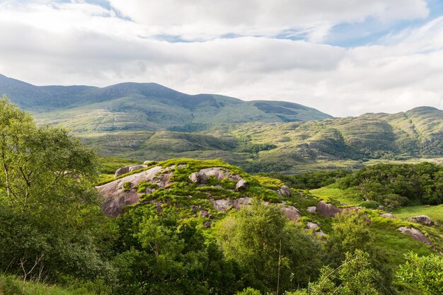 Natur- und Landschaftskonzept - Blick auf die Hügel des Killarney National Park in Irland