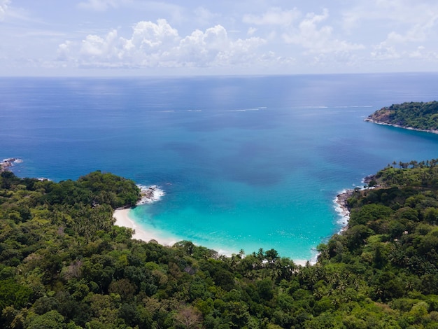 Natur- und Reisekonzept Strand Meer Luftaufnahme Topdown-Aufnahme auf Drohnenkamera in hoher Qualität Tr