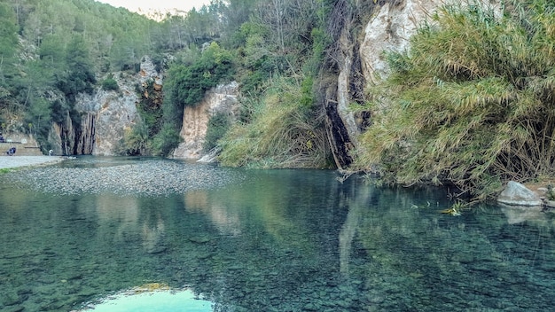 Naturaleza desbordante en el río Montanejos Mijares Castellón España