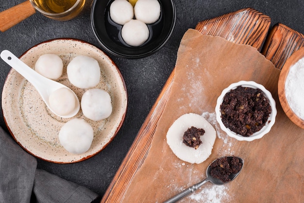 Foto naturaleza muerta arreglo dulce tang yuan