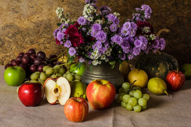 Naturaleza muerta con frutas.