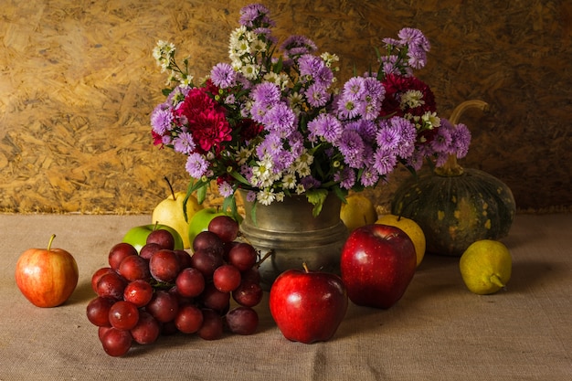 Naturaleza muerta con frutas.