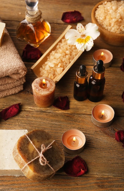 Foto naturaleza muerta de spa en un fondo de mesa de madera