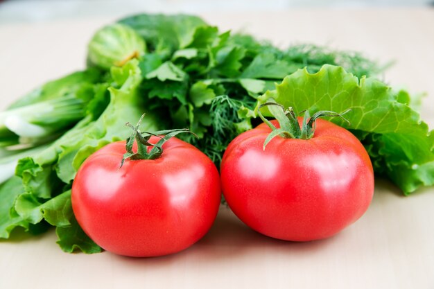 Naturaleza muerta con verduras frescas saludables