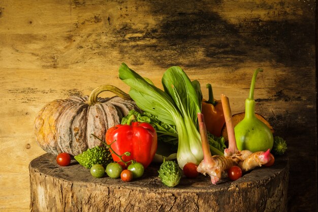 Naturaleza muerta verduras y frutas.