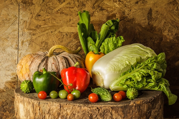 Naturaleza muerta verduras y frutas.