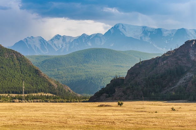 Naturaleza y paisaje prístino de la república de Altai Siberia Rusia