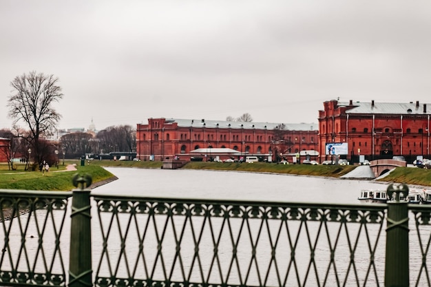 Naturaleza vistas arquitectura y vida de la ciudad de Rusia San Petersburgo