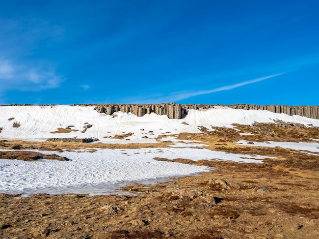 Natureza da parede da coluna Gerduberg da estrutura do fenômeno da pedra de basalto na Islândia