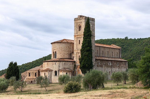 Natureza e arquitetura na Abadia de Sant 'Antimo Abbazia di Sant'Antimo Val d'Orcia Itália