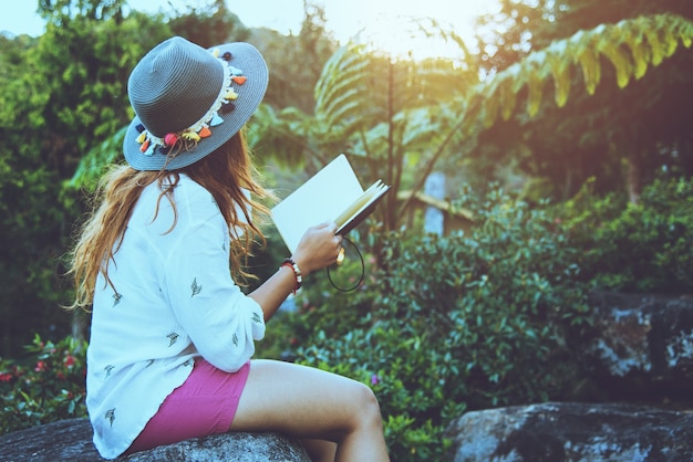 Natureza Educação Escrever uma nota No parque público no verão