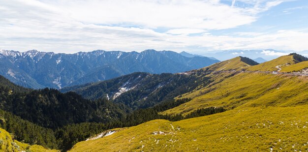 Natureza, montanhas e florestas em hehuanshan taiwan