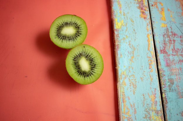 Foto natureza morta com fatias de frutas