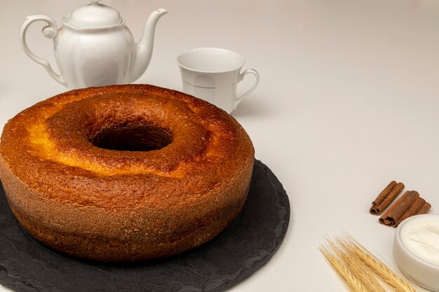 Naturjoghurtkuchen mit Zimt.