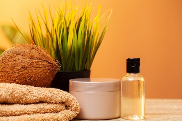 Naturkosmetik für Spa-Behandlungen und Hautpflege auf Kokosnussbasis