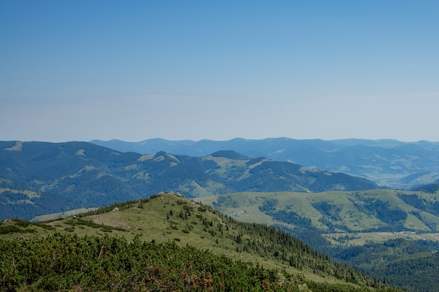 Naturlandschaft der schönen Berge