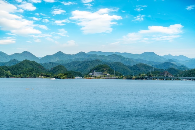 Naturlandschaft und See Landschaft von Qiandao See in Hangzhou