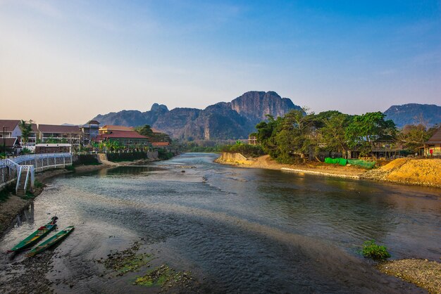 Naturlandschaft von Vang Vieng, Laos.