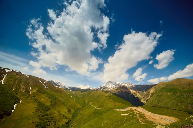 Naturlandschaften in den Bergen von Georgia