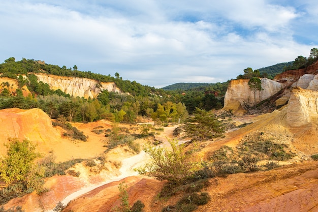 Naturpark der ockerfarbenen Erde in Frankreich im Luberon