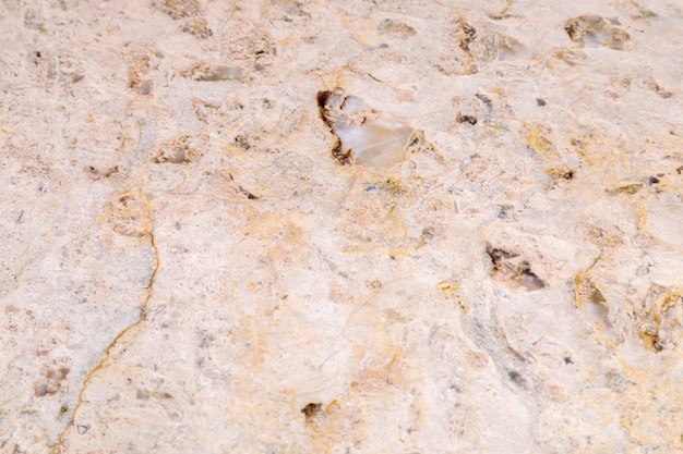 Naturstein aus Dolomit mit beigefarbenem Muster auf glatter Oberfläche