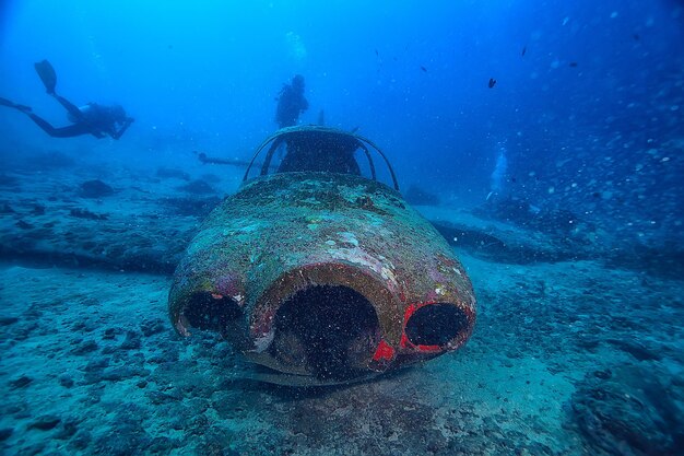 naufragio de avión / sitio de buceo avión, paisaje submarino accidente aéreo en el mar