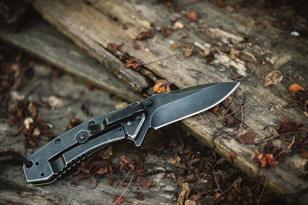 Navaja de acero inoxidable con acabado blackwash en hoja y mango