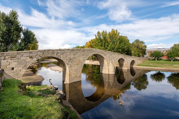 Navaluenga Spanien Blick auf die römische Steinbrücke