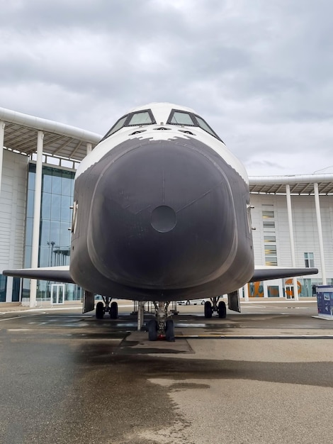 Nave espacial "Buran" fabricada en la Unión Soviética, una copia del transbordador estadounidense. Museo en Sochi..