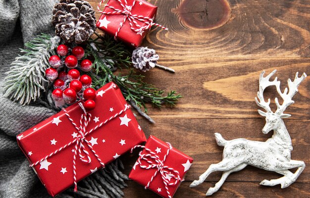 Navidad con cajas de regalo de abeto