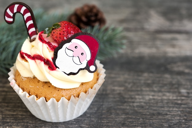 Navidad cupcake con Santa Claus y abeto