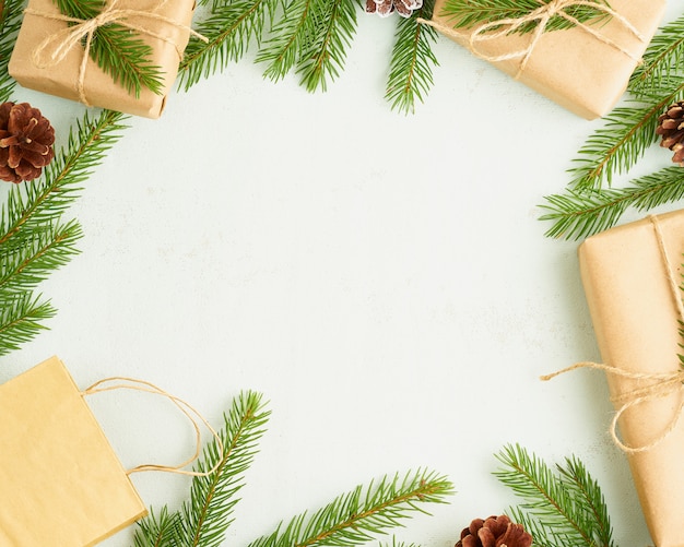 Navidad y feliz año nuevo cero residuos telón de fondo de madera.