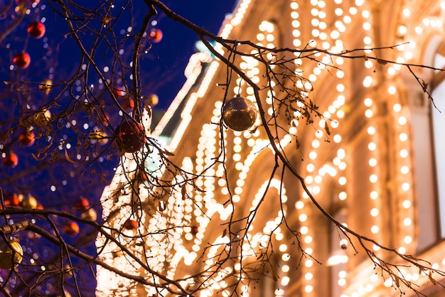 Navidad en Moscú, Rusia. La Plaza Roja y los grandes almacenes estatales de Moscú en la noche.