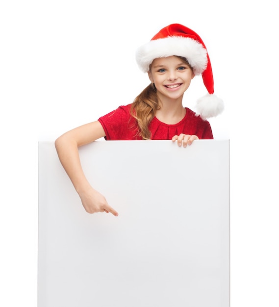 Navidad, Navidad, gente, publicidad, concepto de venta - mujer feliz con sombrero de ayudante de santa con pizarra en blanco