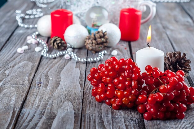 Navidad - viburnum, bolas, vela